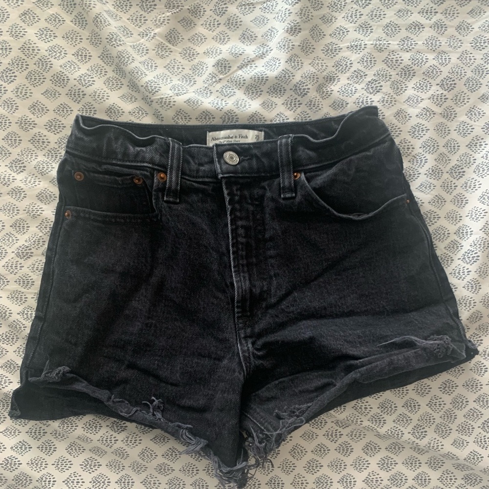 Abercrombie and Fitch 4” high rise mom short